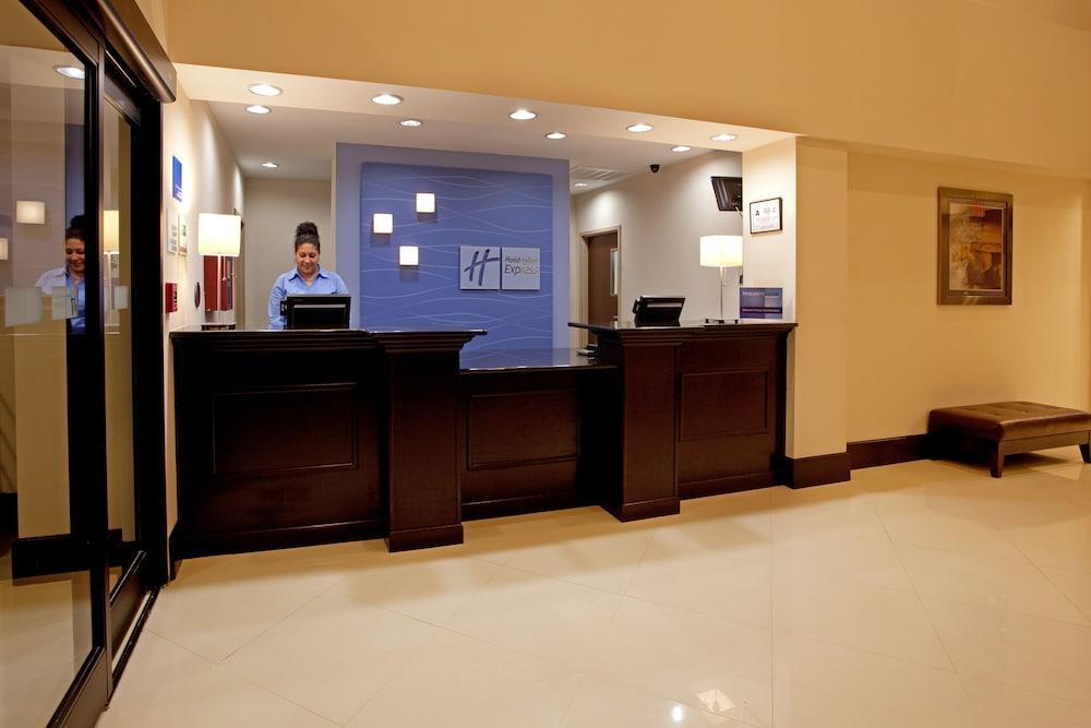 Holiday Inn Express Hotel & Suites Hope Mills-Fayetteville Airport By Ihg Eksteriør billede