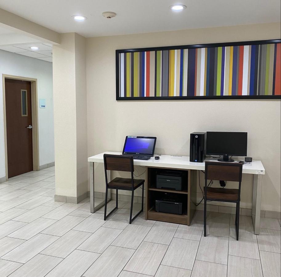 Holiday Inn Express Hotel & Suites Hope Mills-Fayetteville Airport By Ihg Eksteriør billede