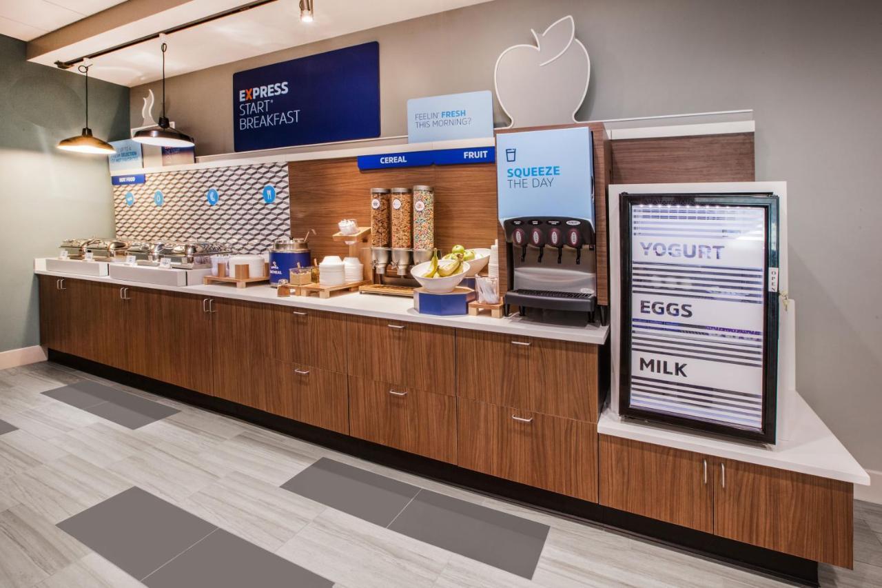 Holiday Inn Express Hotel & Suites Hope Mills-Fayetteville Airport By Ihg Eksteriør billede