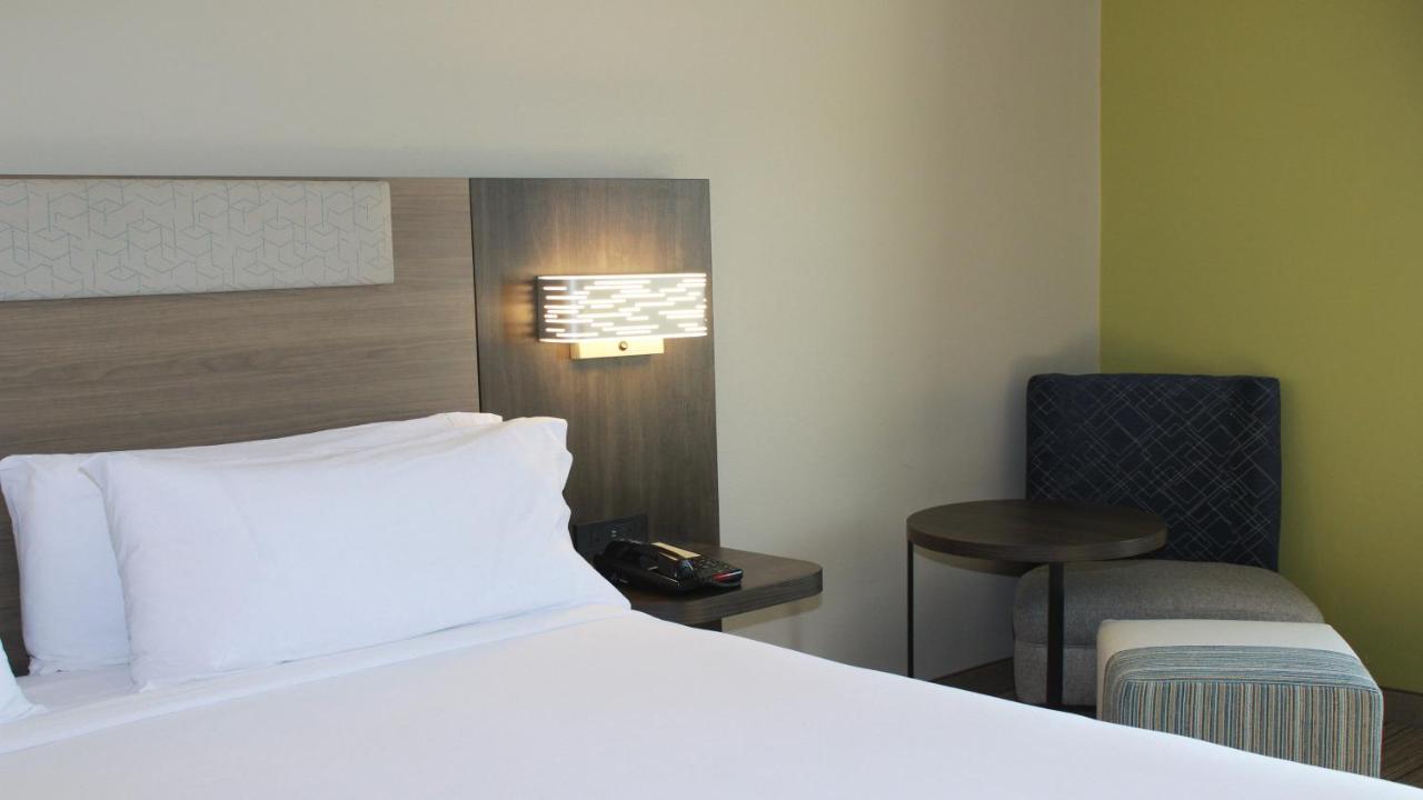 Holiday Inn Express Hotel & Suites Hope Mills-Fayetteville Airport, An Ihg Hotel Eksteriør billede